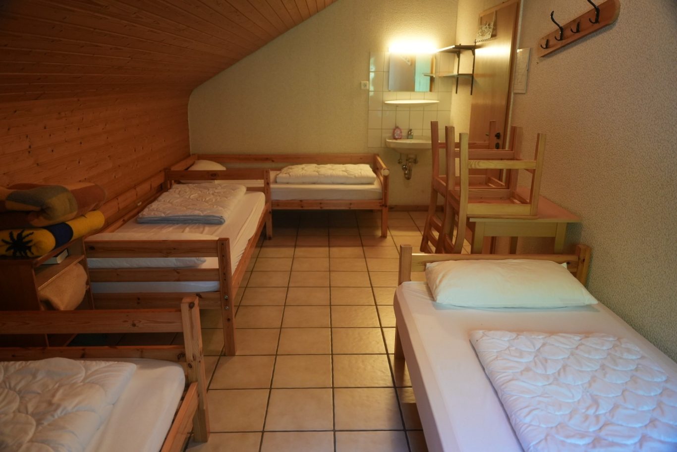 Zimmer 3 (Vierbettzimmer mit Waschgelegenheit)